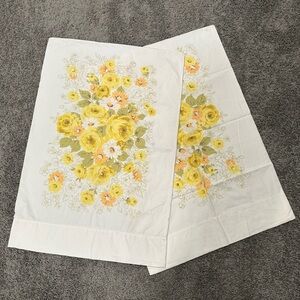 ❌SOLD❌Vintage 60’s Fieldcrest Floral Print Pillowcase Set Percale USA